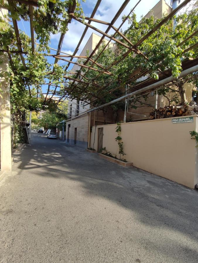 Hotelise I Bells-Of-Ireland Apartment Yerevan Ngoại thất bức ảnh